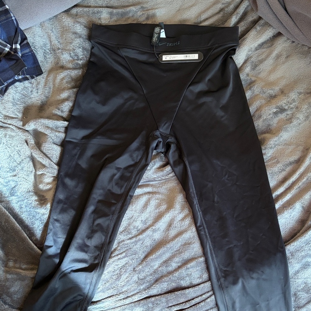 SKIMS x Nike v-panel Black Women's Leggings. Medium